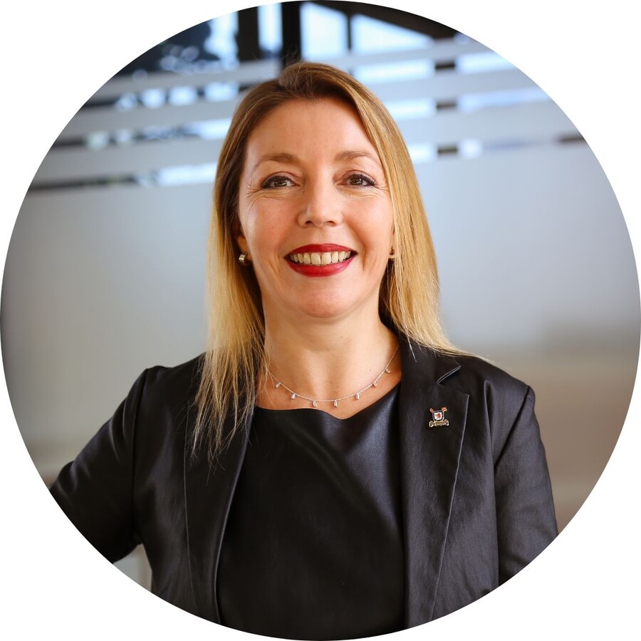 Dra. Andrea Mahn